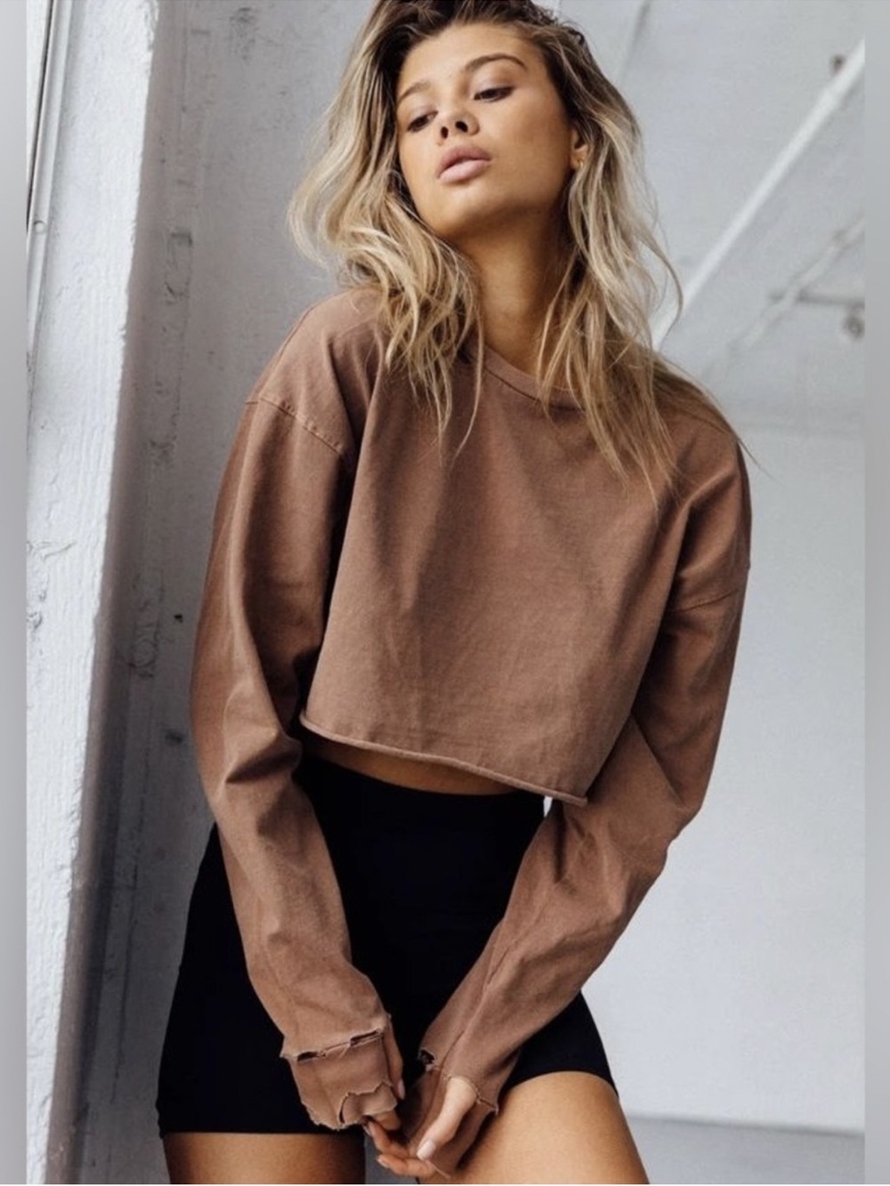 ♡ Joah Brown Soho Vintage Cotton Long Sleeve Crop Tee Toasted Coconut Brown